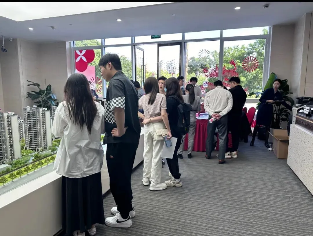 上海二手房成交破3.1万套,市场彻底反转.新政发力!上海二手房热度登顶,成交量一路狂飙单日成交1632套!迎来史诗级回暖!