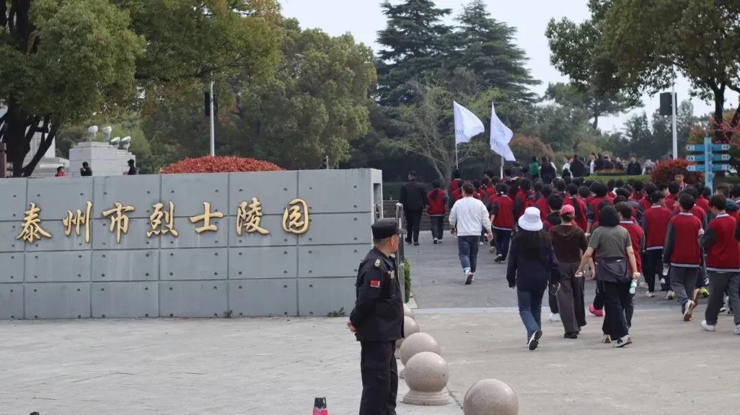 清明祭英烈 青春践誓言|泰州市博日电脑技术学校开展清明祭扫活动!