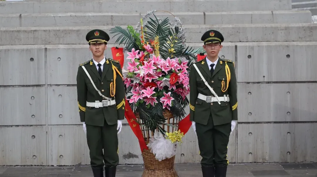 清明祭英烈 青春践誓言|泰州市博日电脑技术学校开展清明祭扫活动!