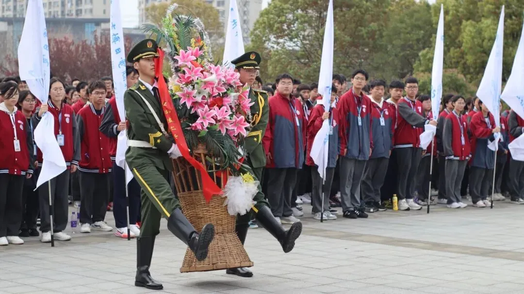 清明祭英烈 青春践誓言|泰州市博日电脑技术学校开展清明祭扫活动!