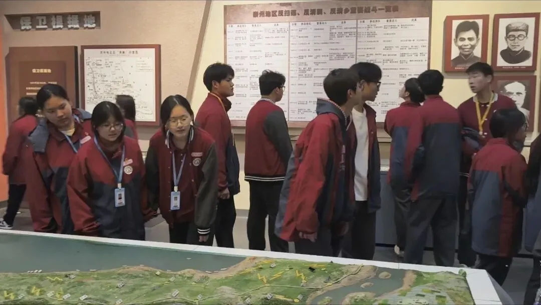 清明祭英烈 青春践誓言|泰州市博日电脑技术学校开展清明祭扫活动!