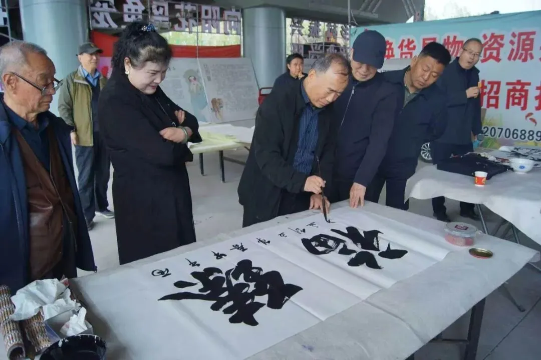 文化惠民走进吉祥花鸟市场