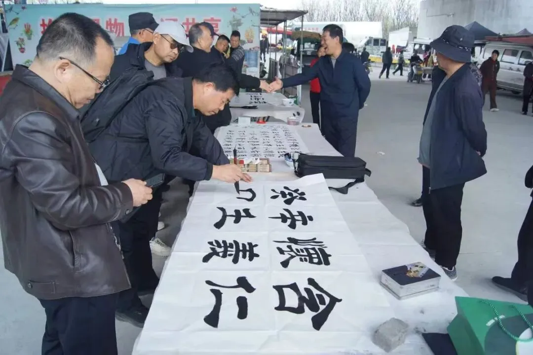 文化惠民走进吉祥花鸟市场