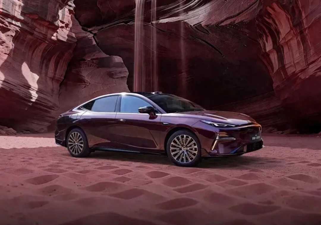 银河星耀市场涌动,中大型轿车新格局.