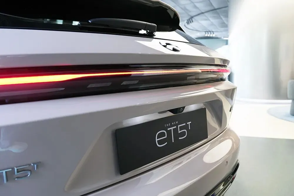 纯电反弹、00后当道,2026新能源市场进入“深水区”