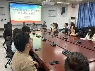 工商管理学院市场营销系召开期中学生座谈会