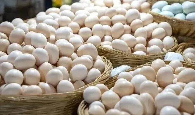 太可怕了!大量激素蛋流入市场?提醒:3种鸡蛋,尽量少吃或不吃