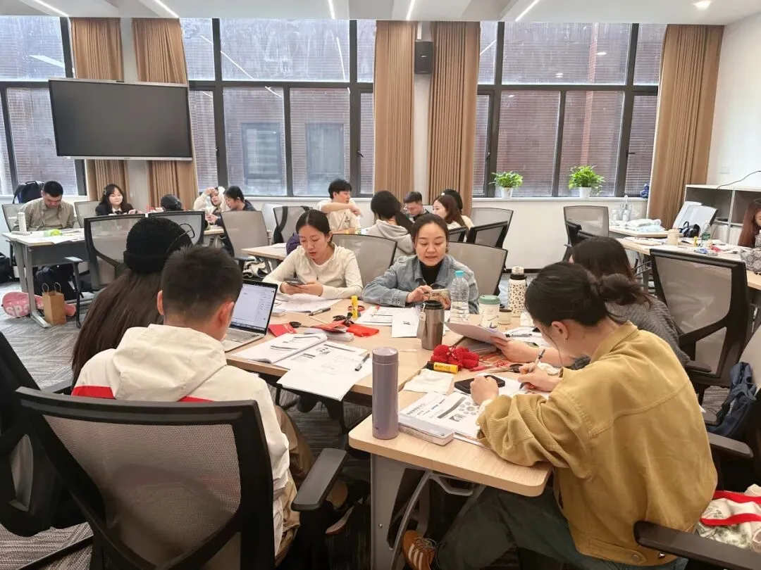 MBA课程报道|色彩赋能营销,设计驱动创新——《色彩营销设计与管理》第一天课程