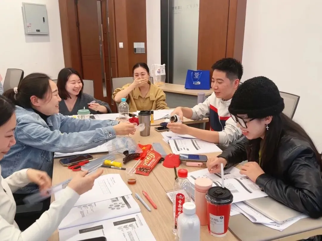 MBA课程报道|色彩赋能营销,设计驱动创新——《色彩营销设计与管理》第一天课程
