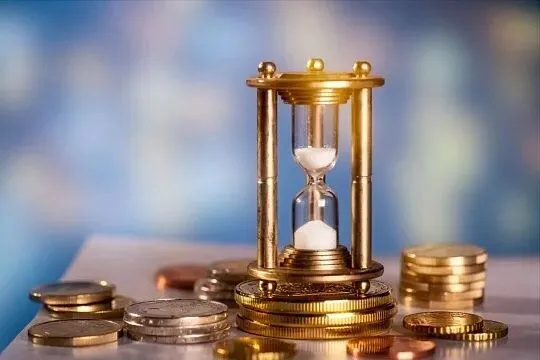 真正的营销高手,早就不研究“怎么卖”了,他们只做一件事:让客户自己找上门