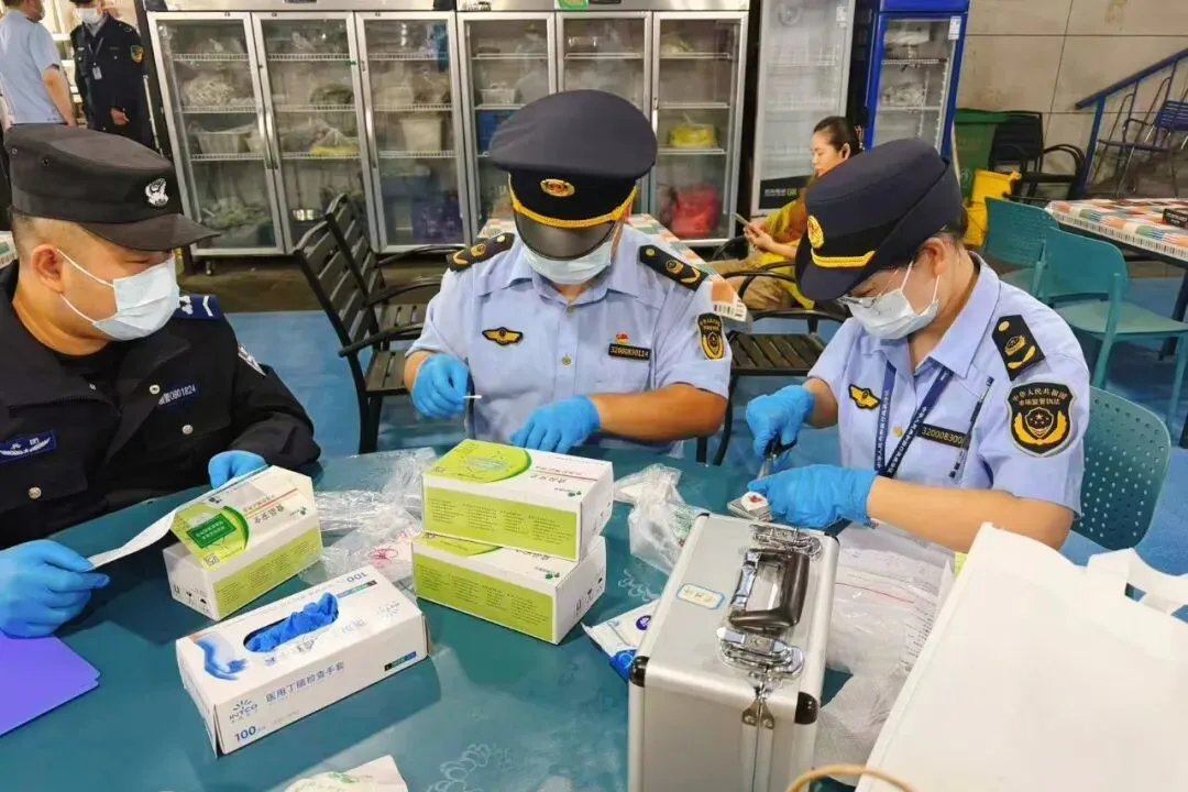 师市多部门联合检查金马市场及周边网络餐饮