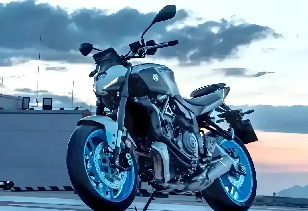 4万降幅引爆市场!2025雅马哈MT-07:中量级街车“价格屠夫”真香预警