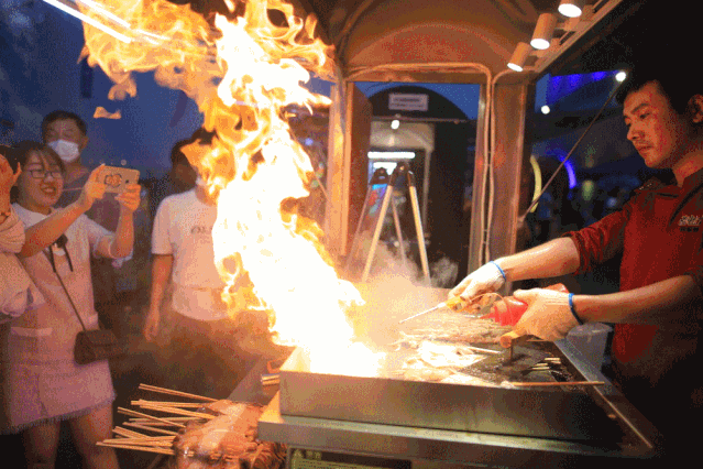 2026延平 [后厂农贸市场]前停车场大型光影瀑布美食.娱乐.游园会4月17日盛大开幕!全场免门票