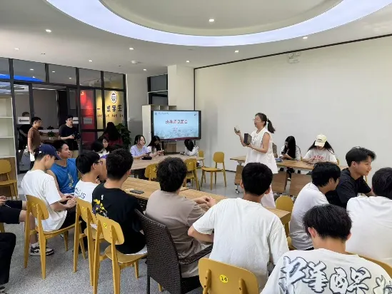 工商管理学院心连心对话成长困惑22营销2班(Z)班导师见面会圆满举行