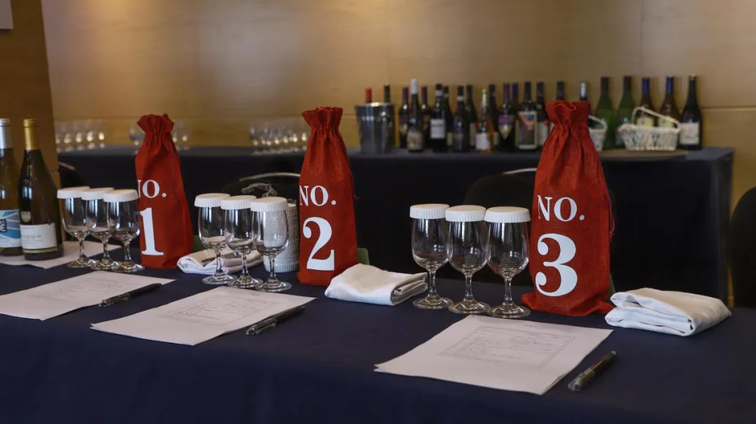 专业建设 | 葡萄酒文化与营销专业举办《毕业设计(主题酒会)》课程成果汇报暨2026届毕业酒会