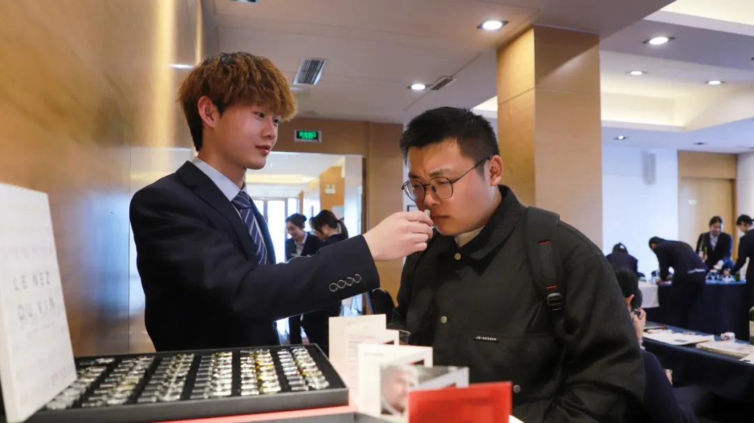 专业建设 | 葡萄酒文化与营销专业举办《毕业设计(主题酒会)》课程成果汇报暨2026届毕业酒会