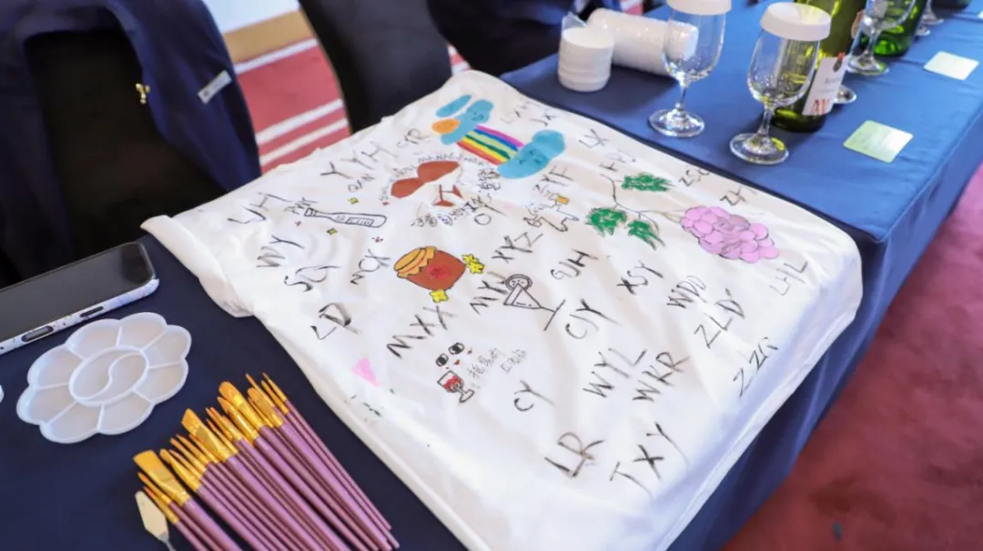 专业建设 | 葡萄酒文化与营销专业举办《毕业设计(主题酒会)》课程成果汇报暨2026届毕业酒会