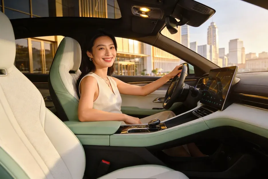 女青年怎么就”掰弯“了中国车企内容营销