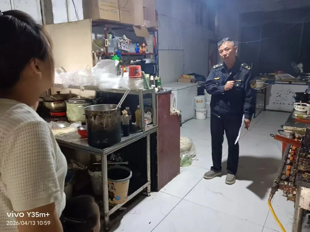 筑牢“舌尖”安全防线 梁堤头市场监管所严查网络餐饮