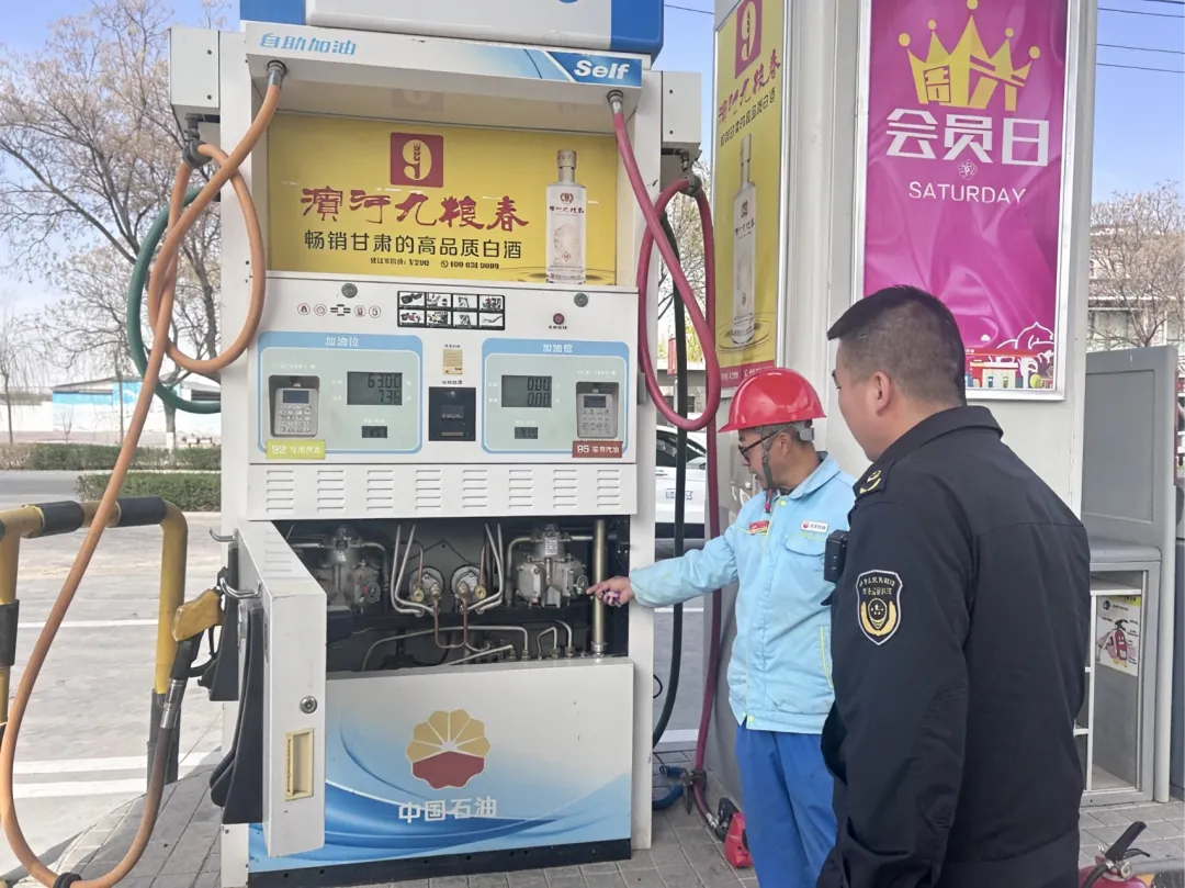【“春雷”行动】临泽县鸭暖镇市场监管所规范成品油市场经营秩序