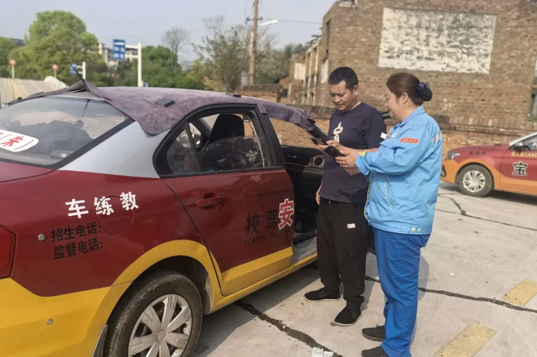 湖南销售公司:聚力客户开发 全员攻坚上量