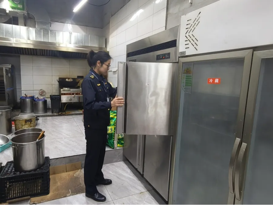 成华市场监管 | 织密“舌尖安全”防护网!开展网络餐饮食品安全专项检查