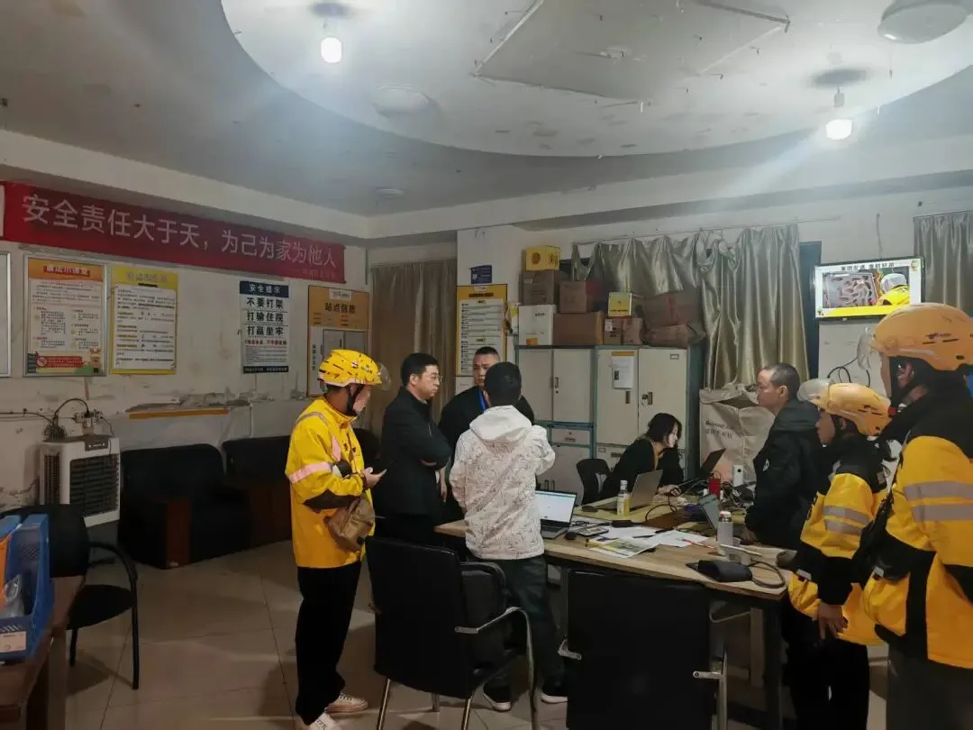 成华市场监管 | 织密“舌尖安全”防护网!开展网络餐饮食品安全专项检查