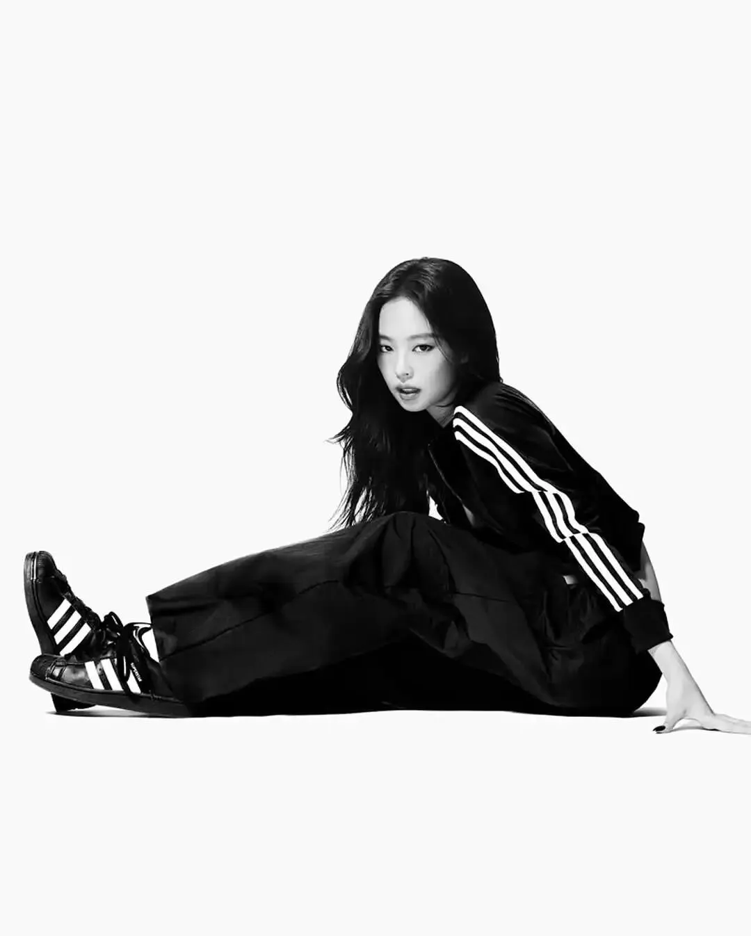 从200万首日销售看MINISO * Jennie:一场被设计好的“欲望转化”