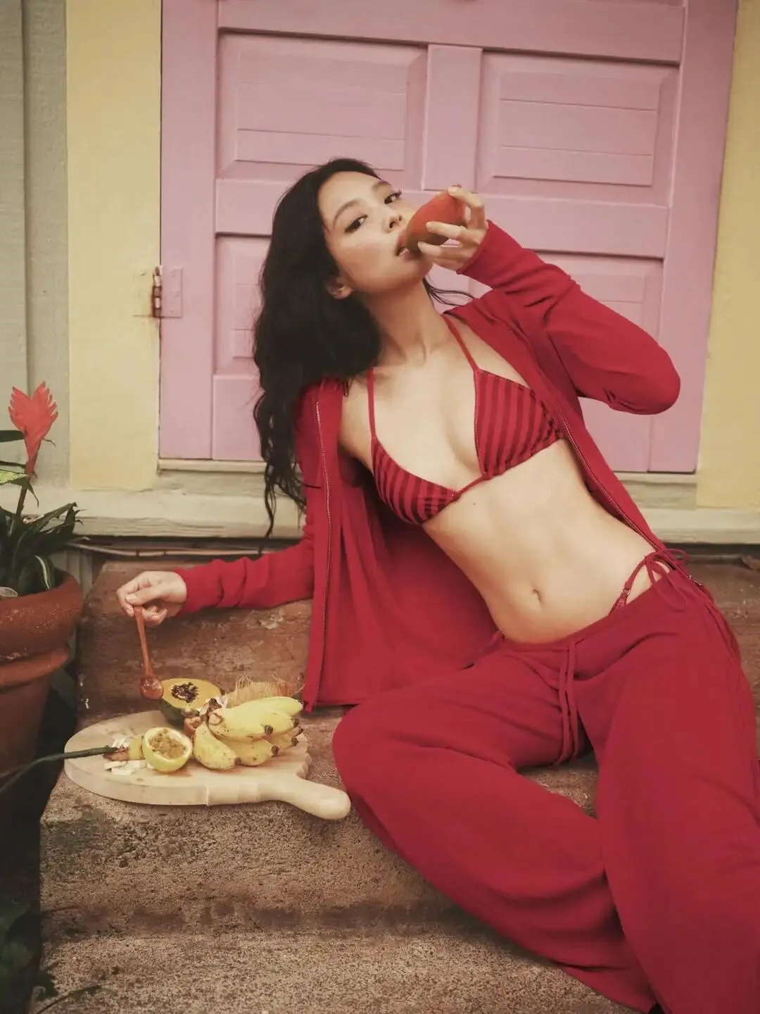 从200万首日销售看MINISO * Jennie:一场被设计好的“欲望转化”