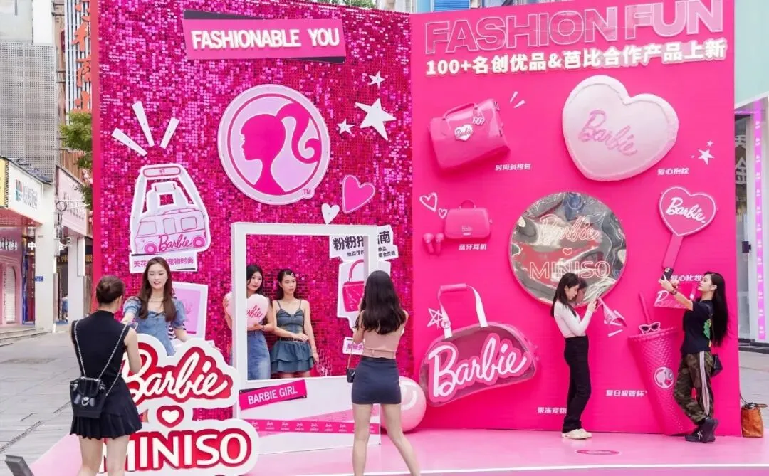 从200万首日销售看MINISO * Jennie:一场被设计好的“欲望转化”