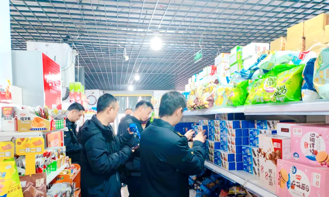 锦旗寄谢意 执法显担当|市市场监管局高效打假护企暖民心