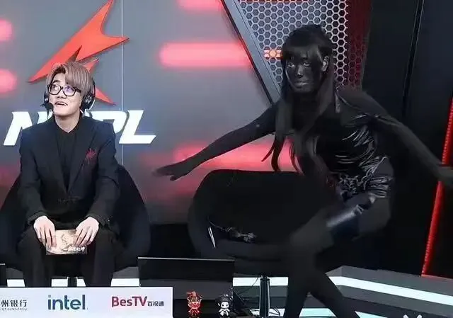 吃瓜:永劫无间女解说穿上“黑皮肤”,营销号闭嘴了