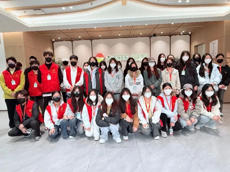 学雷锋践初心,AI助老护安康——营销251团支部三月学雷锋系列活动圆满开展