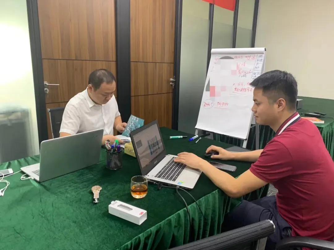 【私域营销 | 朋友圈变现】:如何轻松转化?立即预约魏江老师一对一指导!