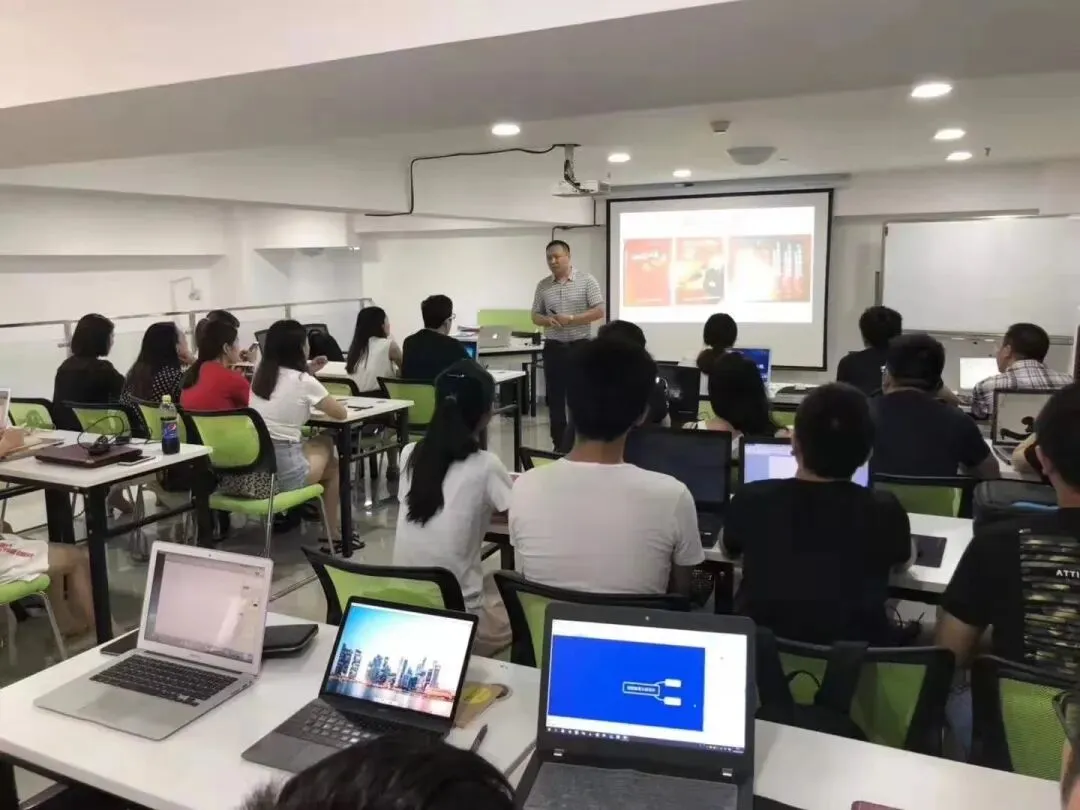 【私域营销 | 朋友圈变现】:如何轻松转化?立即预约魏江老师一对一指导!