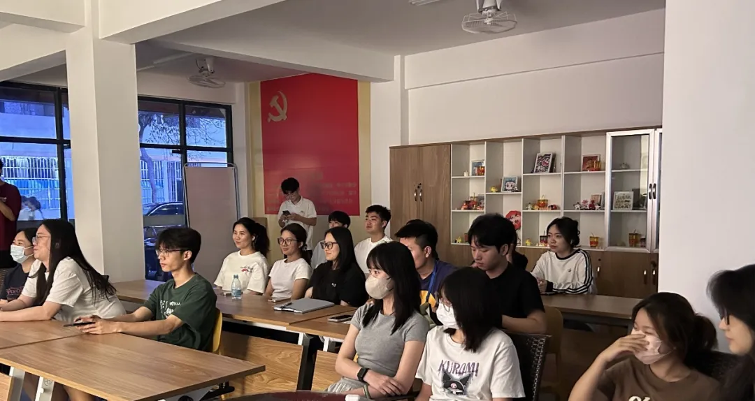 22营销5班(Z)开展爱国主义教育观影活动