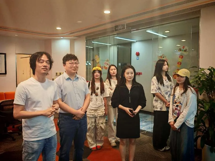 校企携手共启潮玩直播新篇:营销先锋工作室访问灵动创想公司