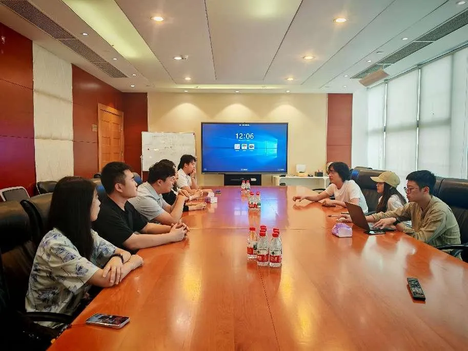 校企携手共启潮玩直播新篇:营销先锋工作室访问灵动创想公司