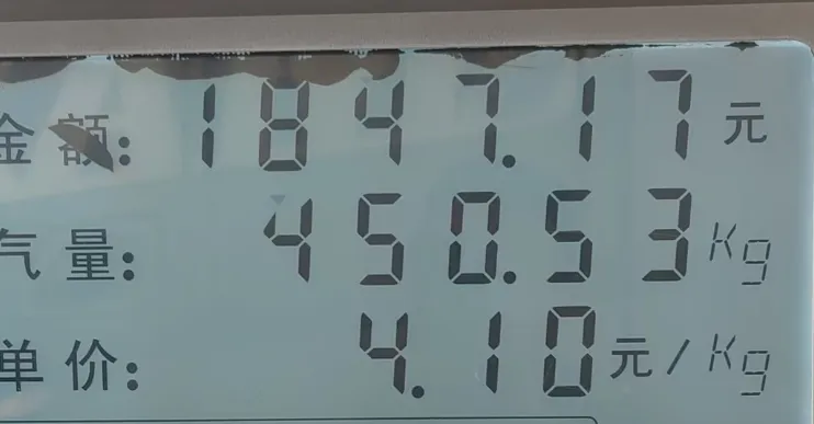 有一方妥协,霍尔木兹海峡就通了,LNG市场价格就变天了!