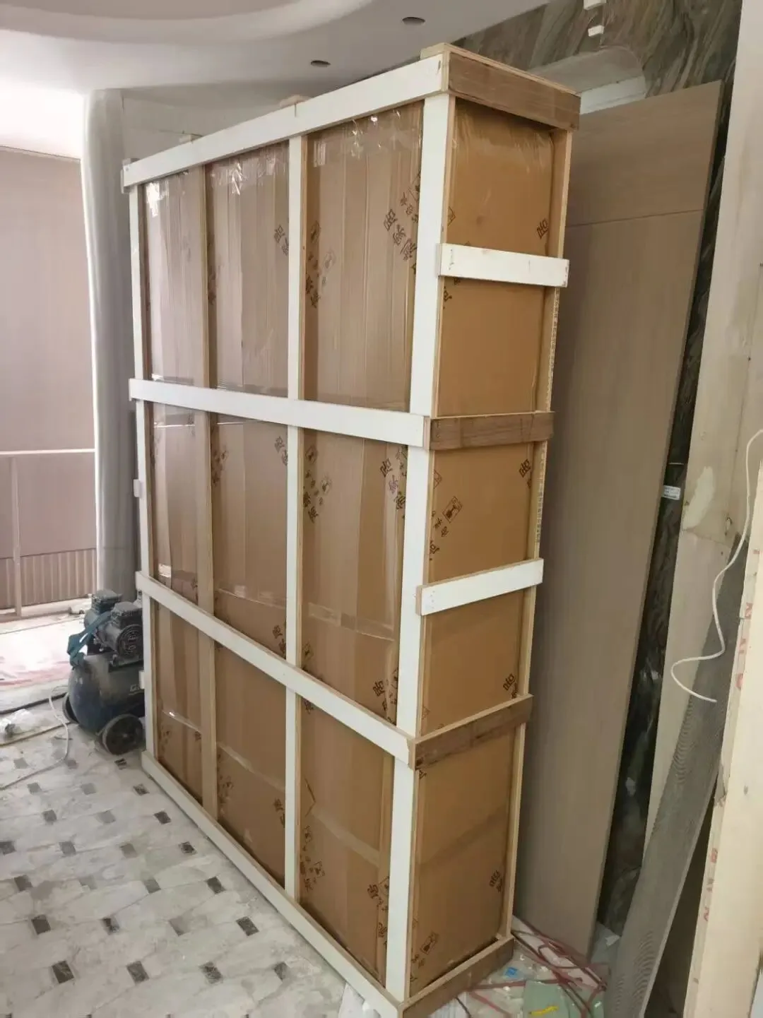 4月13日招商西安湾营销中心接车上楼.