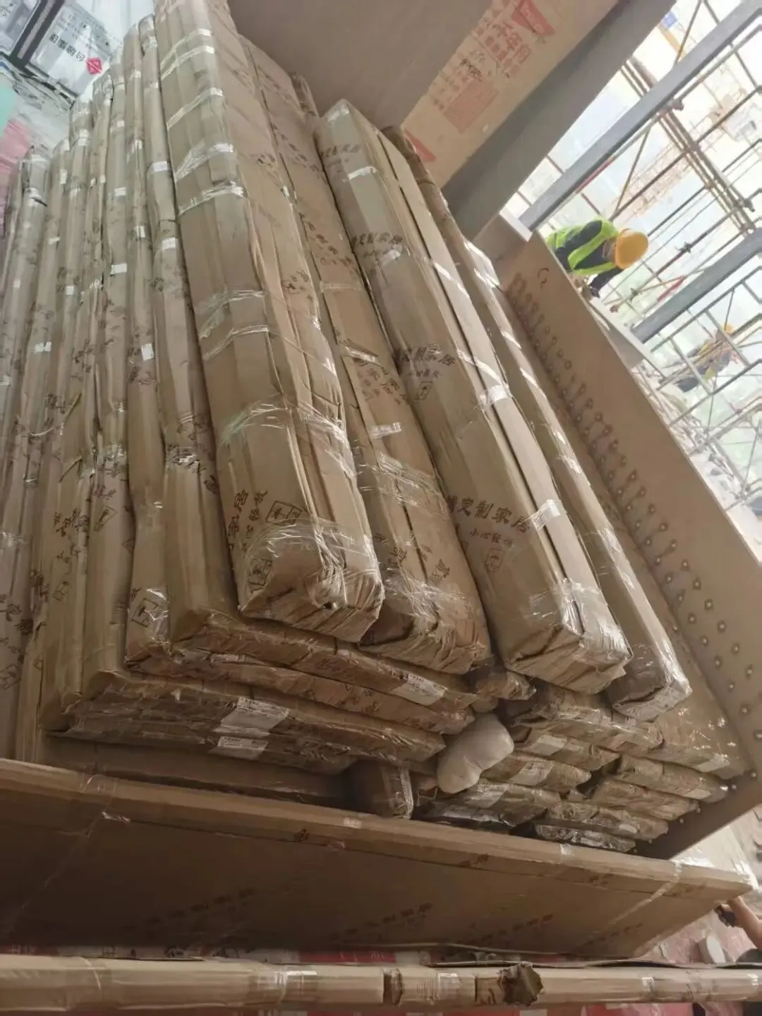 4月13日招商西安湾营销中心接车上楼.