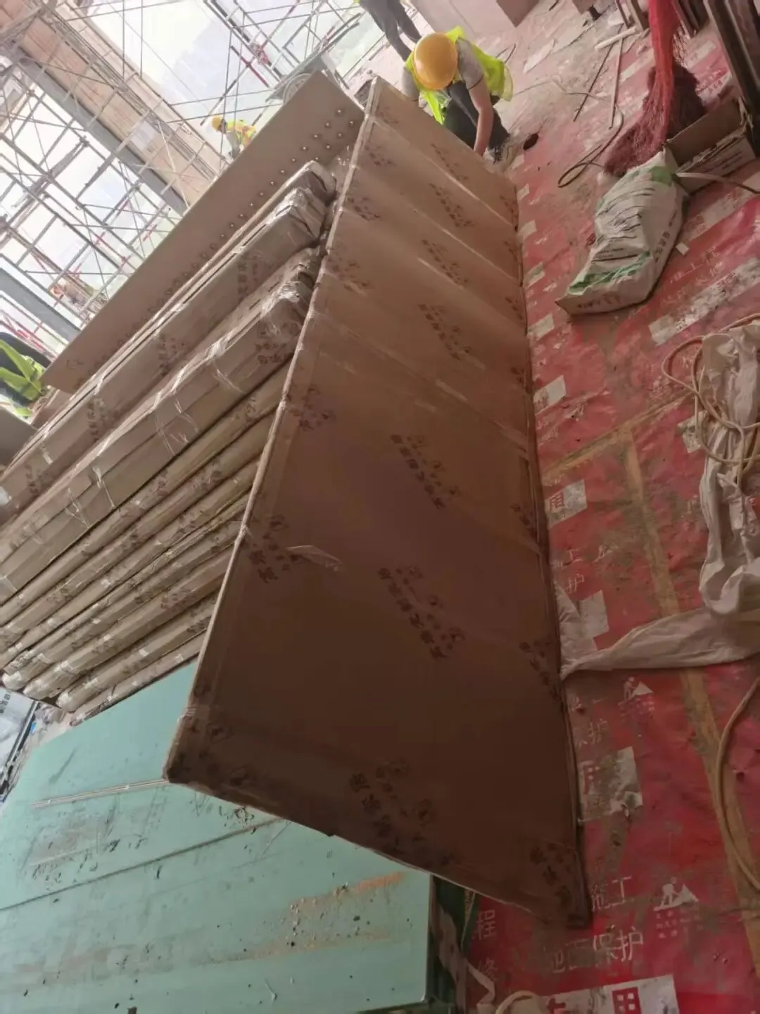 4月13日招商西安湾营销中心接车上楼.