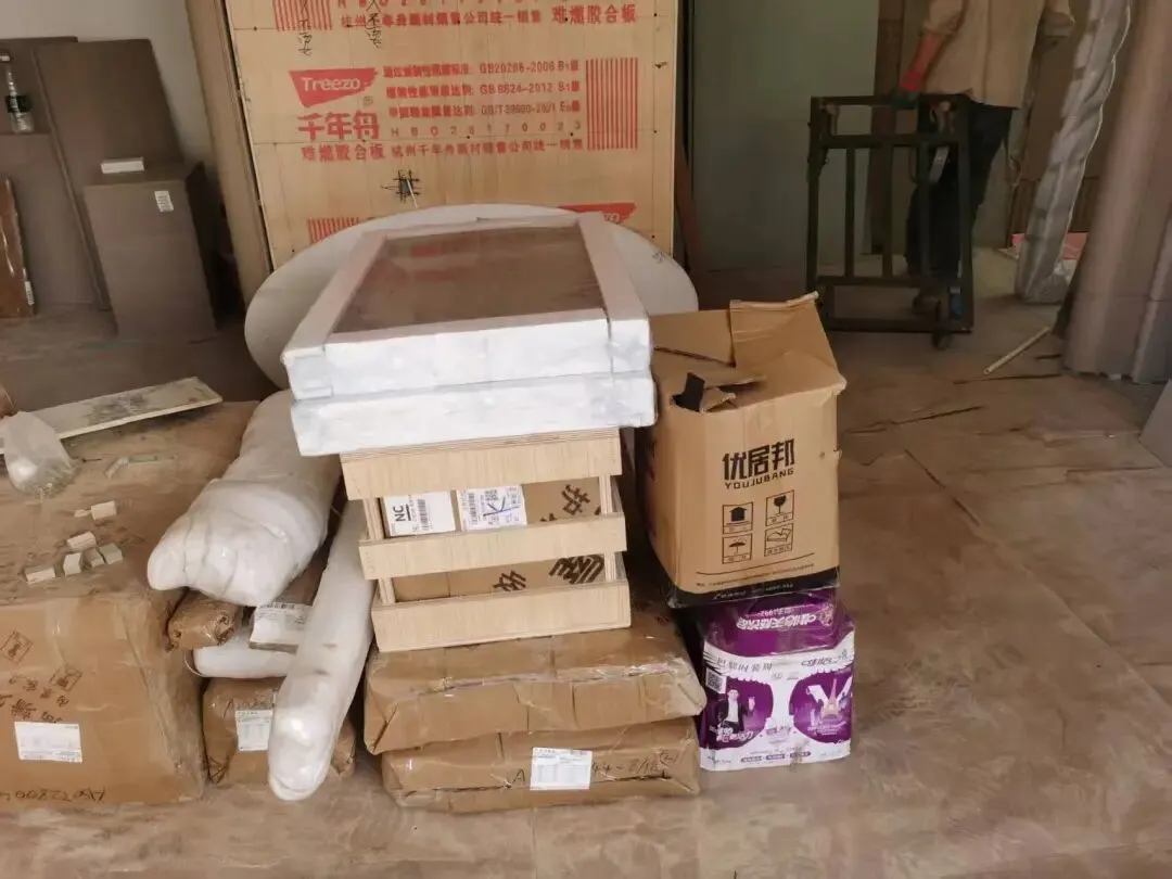 4月13日招商西安湾营销中心接车上楼.