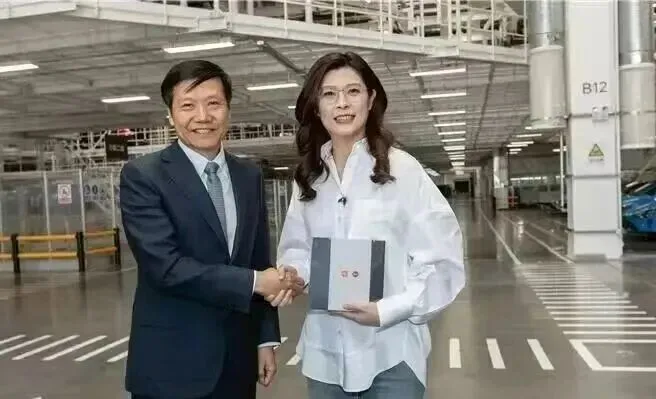 雷军太聪明了:用一座工厂,搞定获客、品牌、政商关系