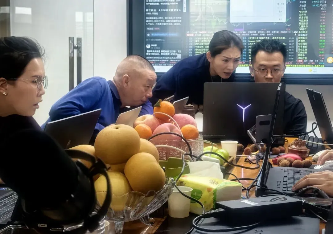 【市场心法】与【实战淬炼】:在轮动中寻找“非线性”的确定性