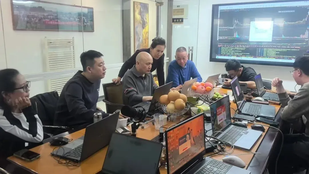 【市场心法】与【实战淬炼】:在轮动中寻找“非线性”的确定性