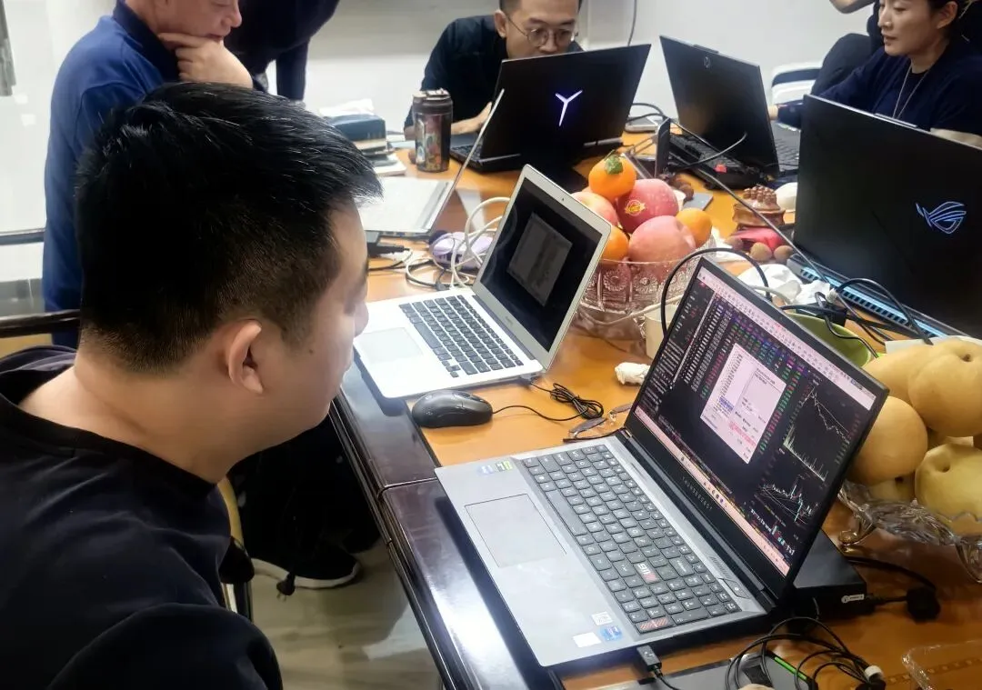 【市场心法】与【实战淬炼】:在轮动中寻找“非线性”的确定性