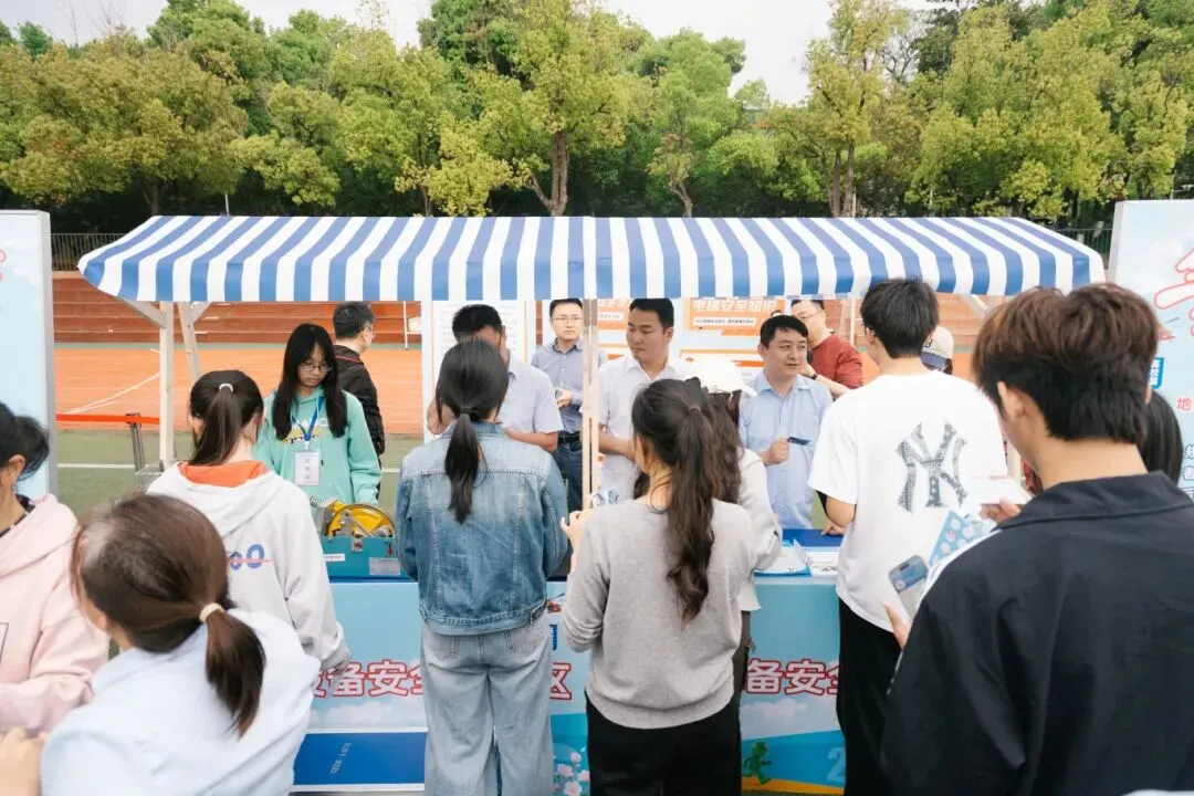 省市场监管局参与2026年湖北全民安全公开课(高校篇)首站活动 共筑校园安全防线