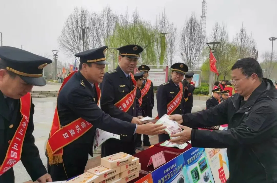 山东临沂、菏泽市多地开展消费市场反走私宣传月活动