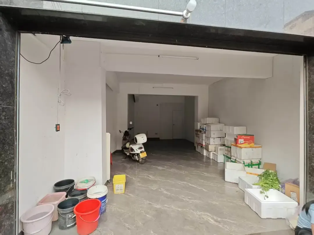 【旺铺出租】徐闻县民康市场大路旁铺面出租,租金3500元/月!